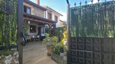 Casa de piedra y madera con dos terrazas en el corazon de Renedo Valle de Cabuérniga