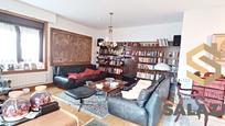 Living room of Flat for sale in Bilbao   with Heating, Terrace and Balcony