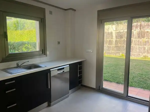 Cocina de Casa o chalet en venta en O Rosal   con Calefacción, Jardín privado y Terraza