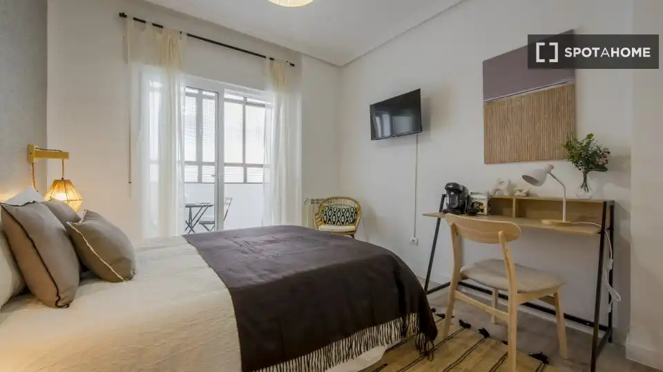 Bedroom of Flat for rent in Madrid  with Air Conditioner, Heating and Furnished