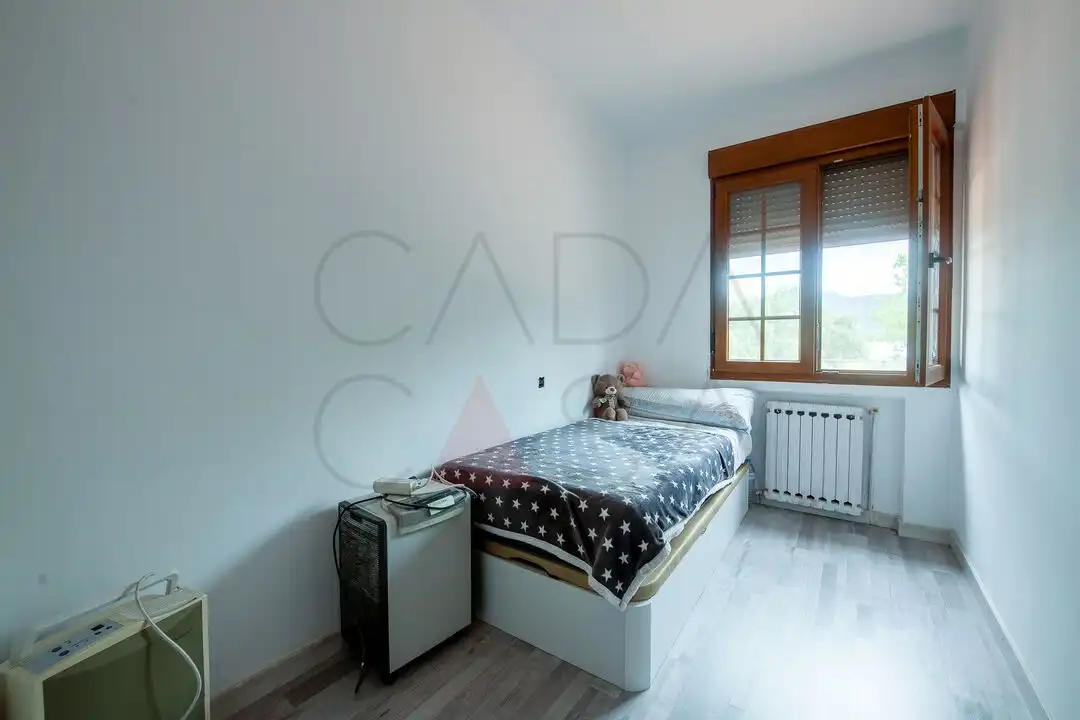 Dormitori de Casa o xalet en venda en El Astillero   amb Calefacció i Jardí privat