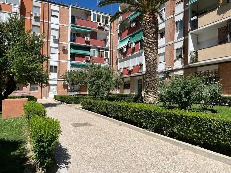Außenansicht von Wohnung zur Miete in Madrid mit Klimaanlage, Terrasse und Möbliert