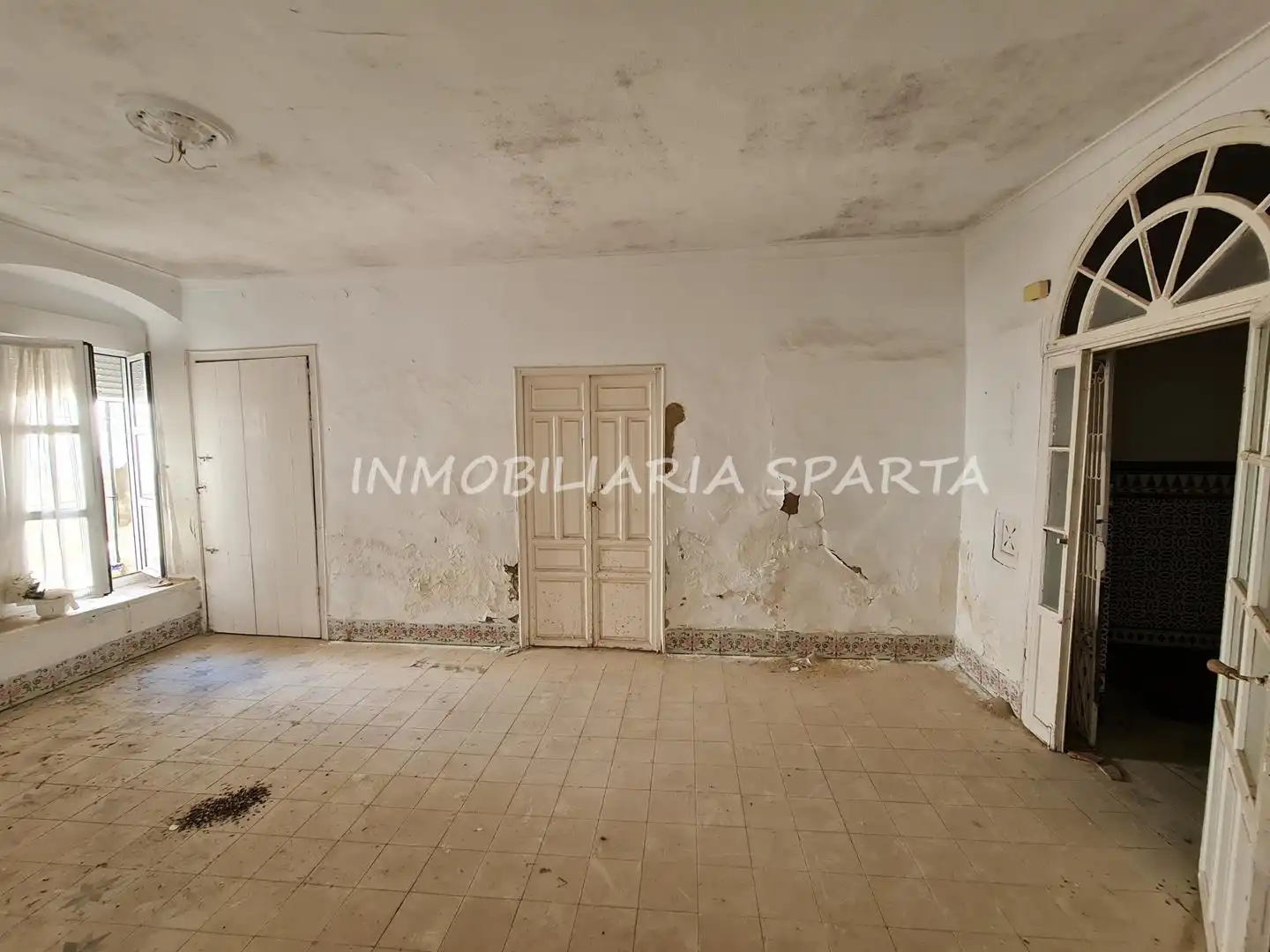 Casa adosada en venda en Sanlúcar la Mayor amb Jardí privat i Balcó