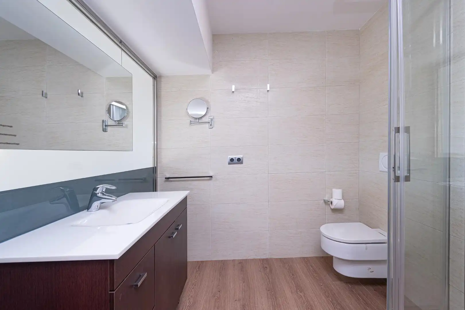 Badezimmer von Einfamilien-Reihenhaus zum Verkauf in Capdepera mit Klimaanlage, Privatgarten und Terrasse