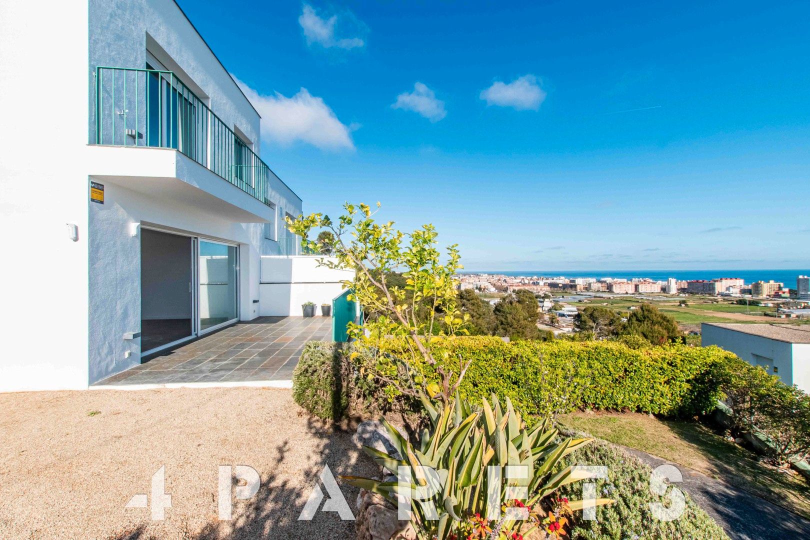 Vista exterior de Casa adosada en venda en Santa Susanna amb Calefacció, Jardí privat i Terrassa