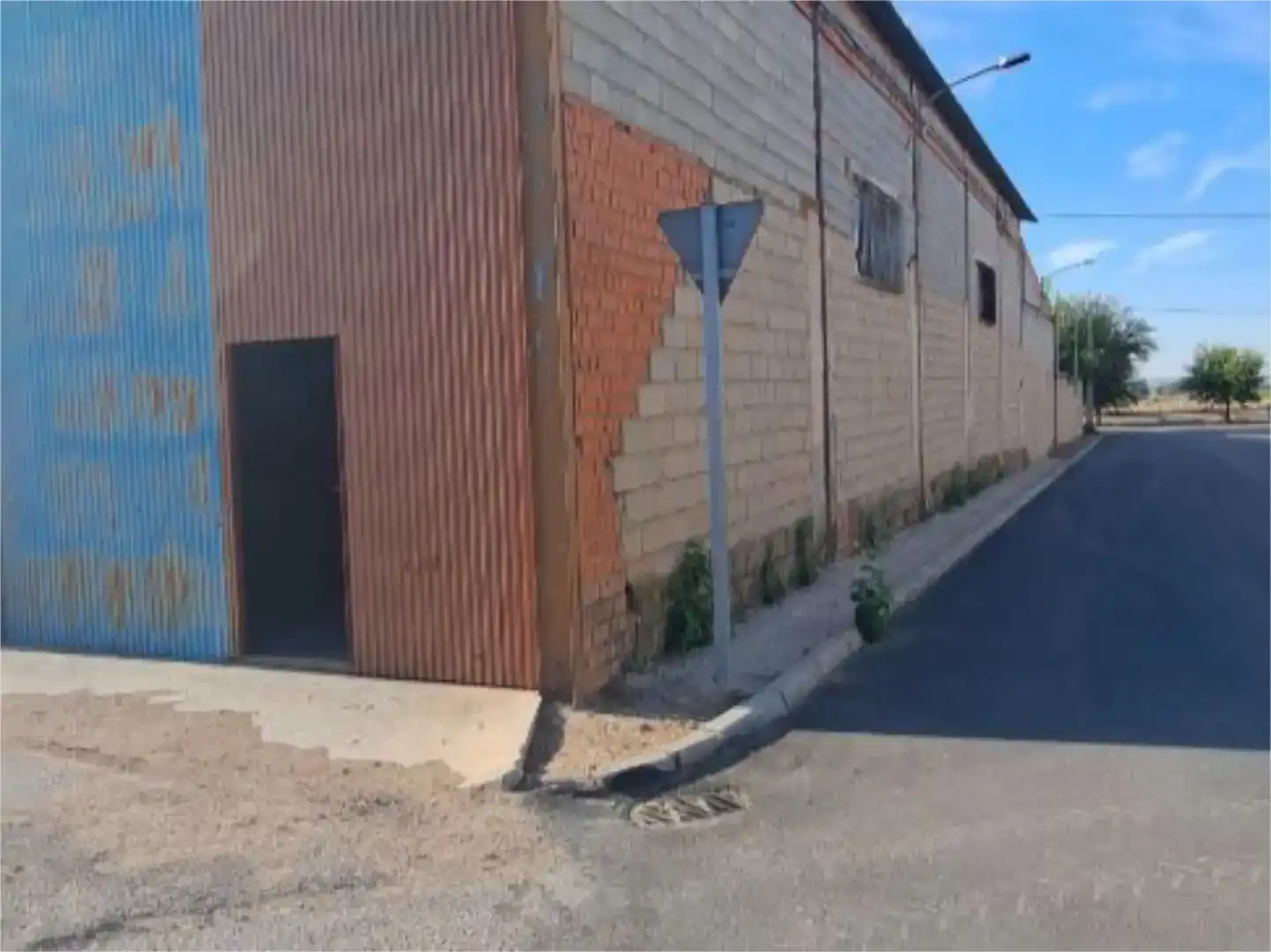 Außenansicht von Fabrikhallen zur Miete in Las Pedroñeras   