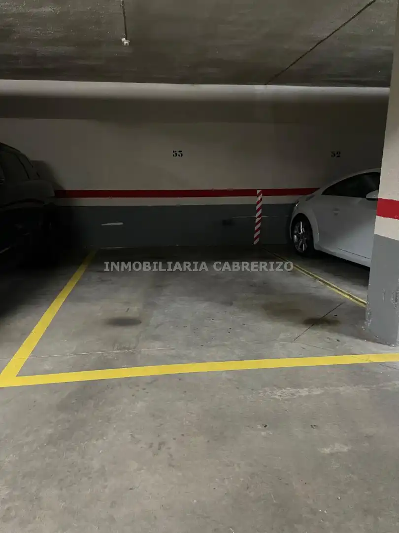 Aparcament de Apartament de lloguer en  Logroño amb Calefacció, Parquet i Terrassa