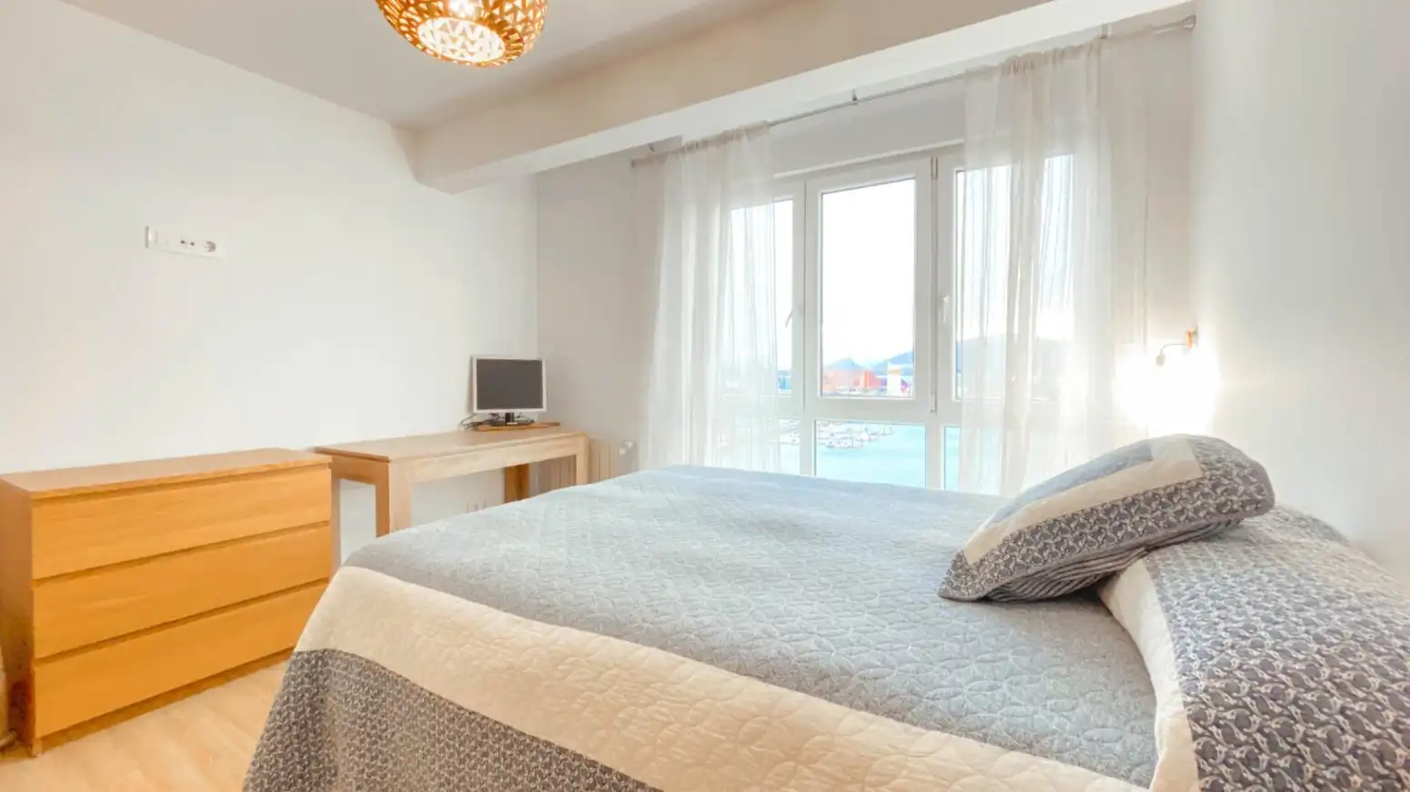 Habitación de Piso de alquiler en Santander con Calefacción, Parquet y Amueblado