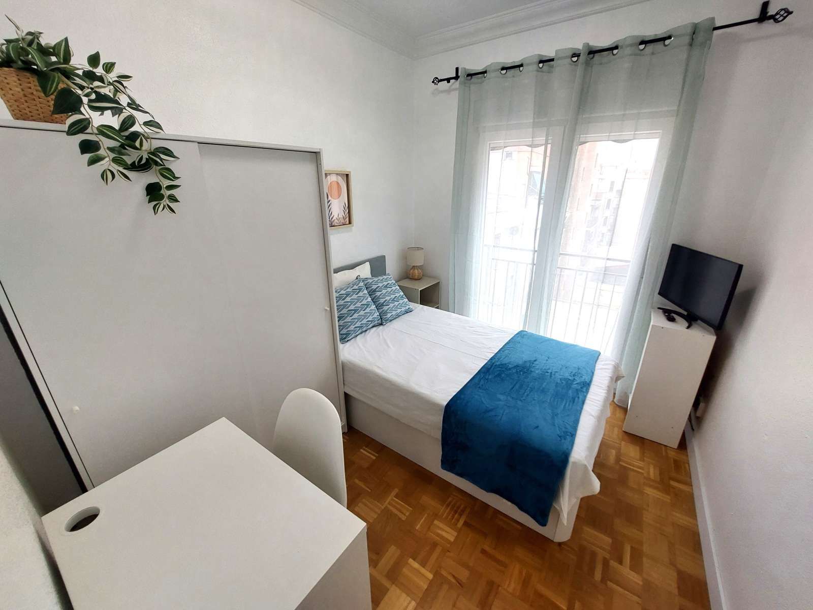 Bedroom of Flat to share in  Madrid Capital  with Air Conditioner, Heating and Terrace