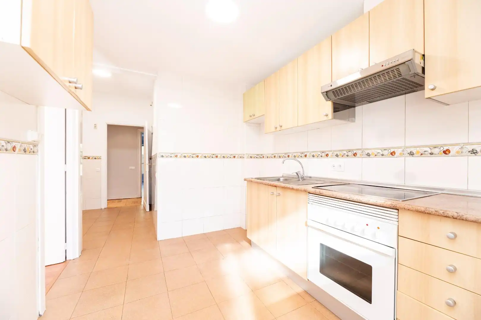 Cocina de Piso de alquiler en Madrid con Calefacción, Parquet y Terraza
