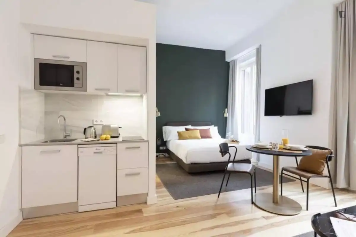 Study for rent in Cortes - Huertas