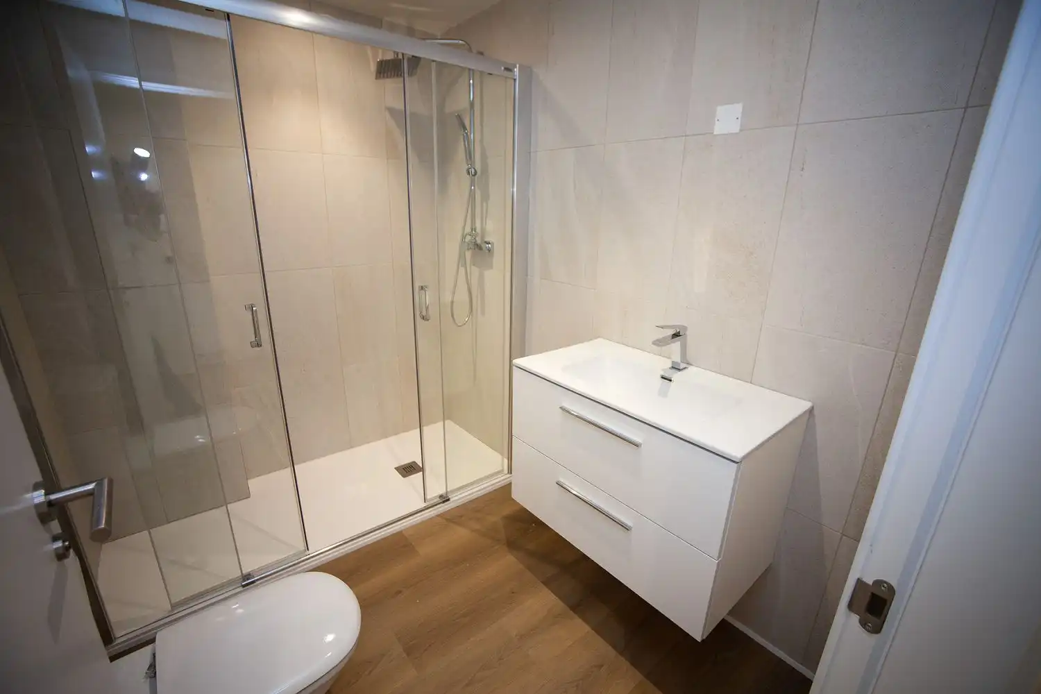 Bany de Apartament en venda en Santiago de Compostela  amb Calefacció i Traster