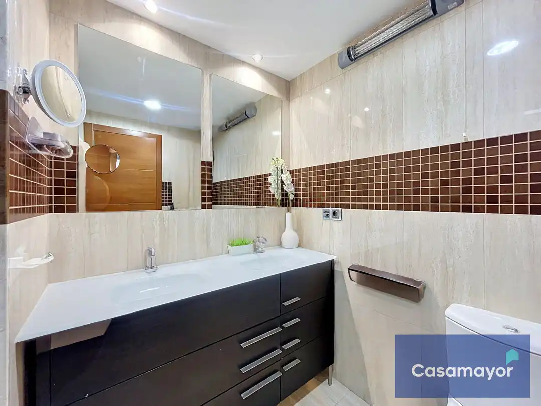 Baño de Piso en venta en Alicante / Alacant con Aire acondicionado, Calefacción y Trastero