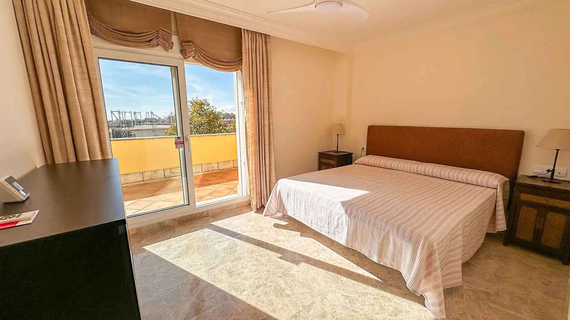 Habitación de Casa adosada de alquiler en Marbella con Aire acondicionado, Jardín privado y Terraza