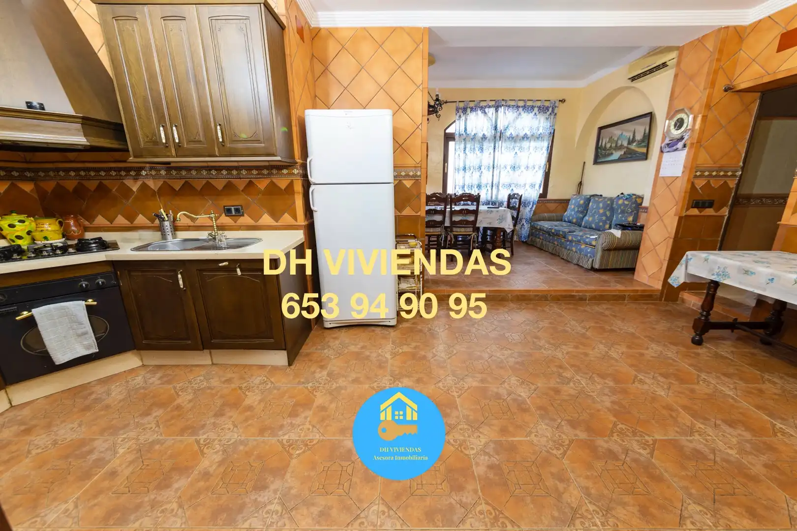 Kitchen of Houses for sale in Dos Hermanas  with Air Conditioner, Private garden and Terrace