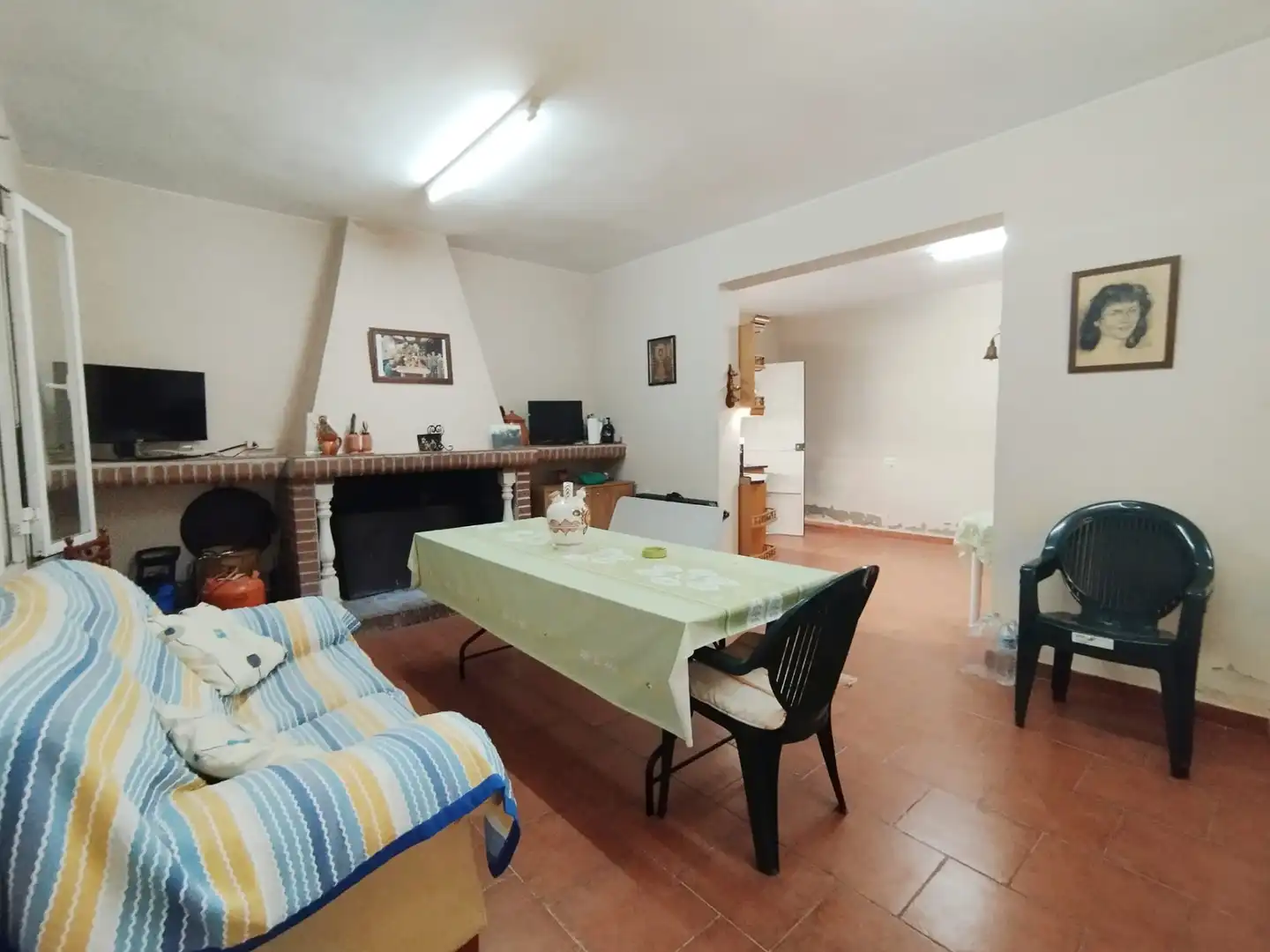 Sala d'estar de Finca rústica en venda en Argamasilla de Alba amb Jardí privat, Piscina i Moblat