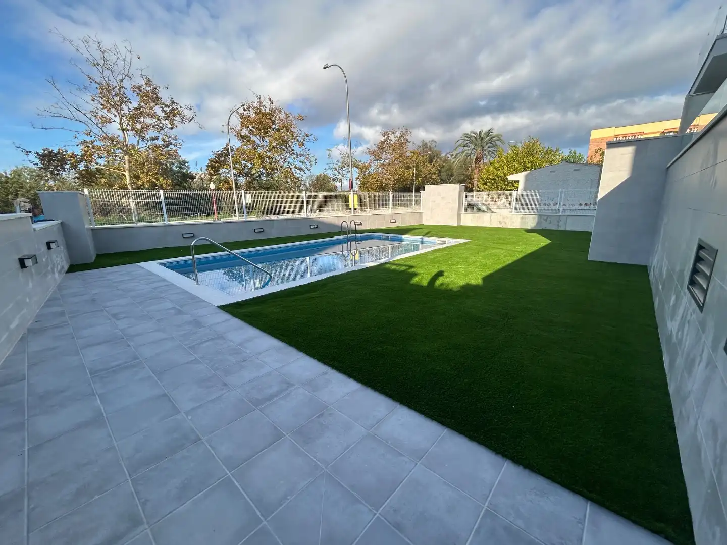 Swimming pool of Flat for rent in Marítim