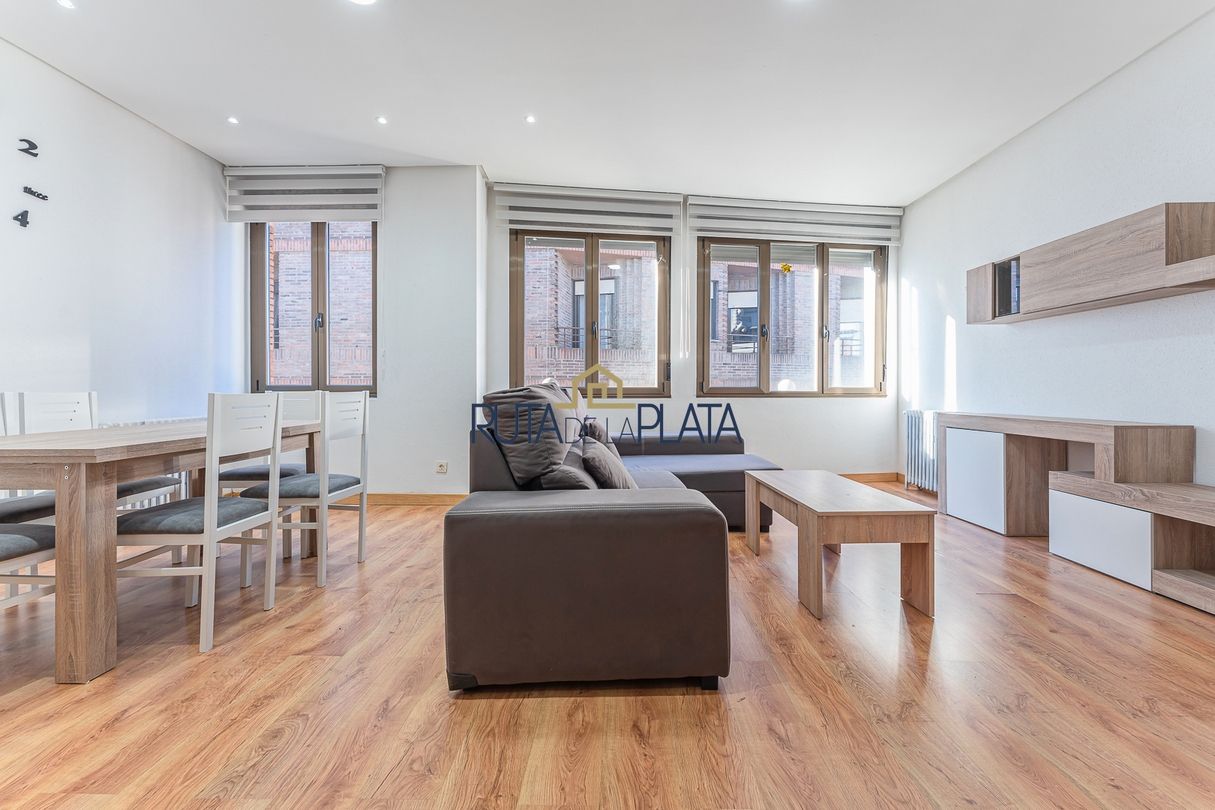 Sala d'estar de Pis de lloguer en Zamora Capital  amb Calefacció, Parquet i Moblat