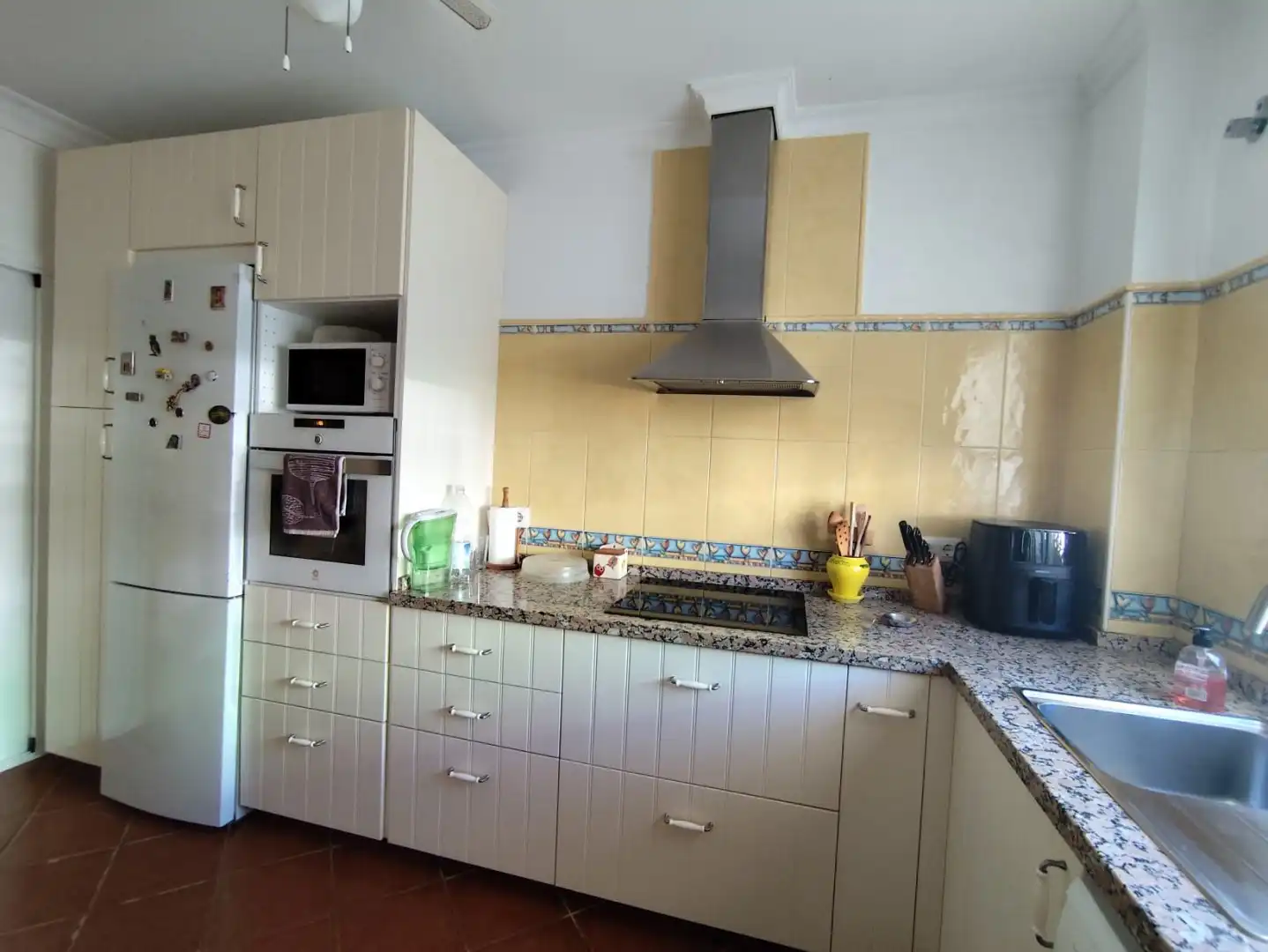 Cuina de Casa o xalet en venda en Hinojos amb Aire condicionat, Calefacció i Jardí privat