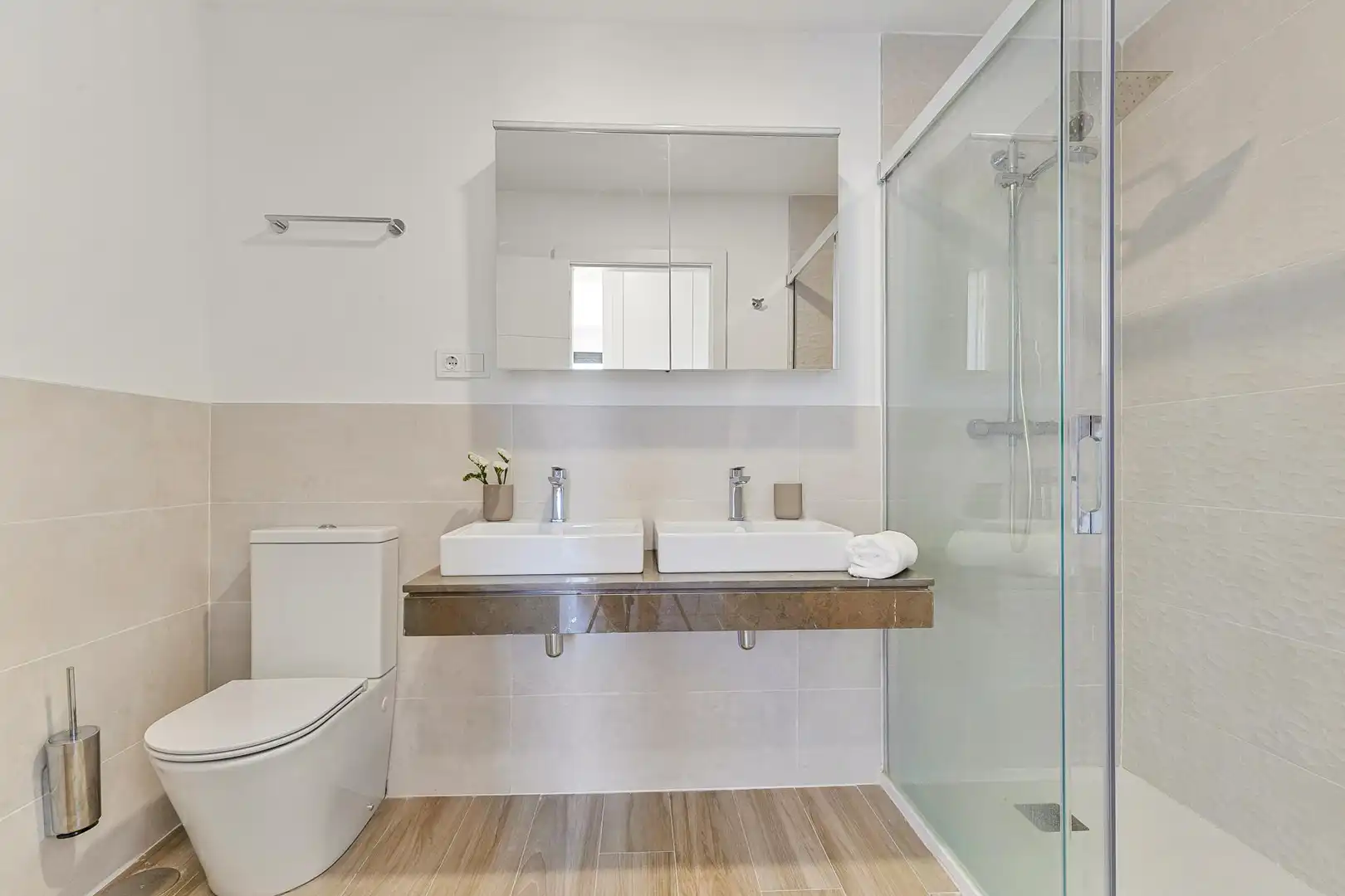 Baño de Apartamento de alquiler en Mijas con Aire acondicionado, Calefacción y Jardín privado
