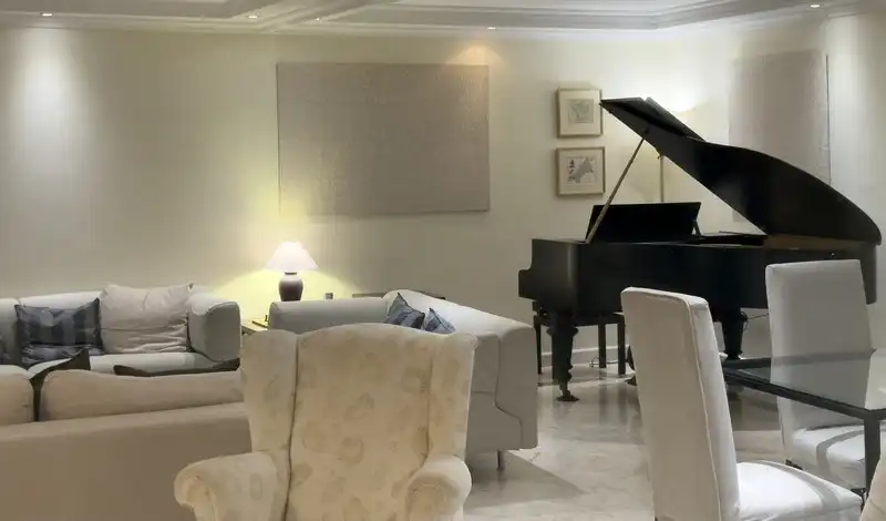 Sala d'estar de Casa o xalet de lloguer en Marbella amb Aire condicionat, Jardí privat i Terrassa