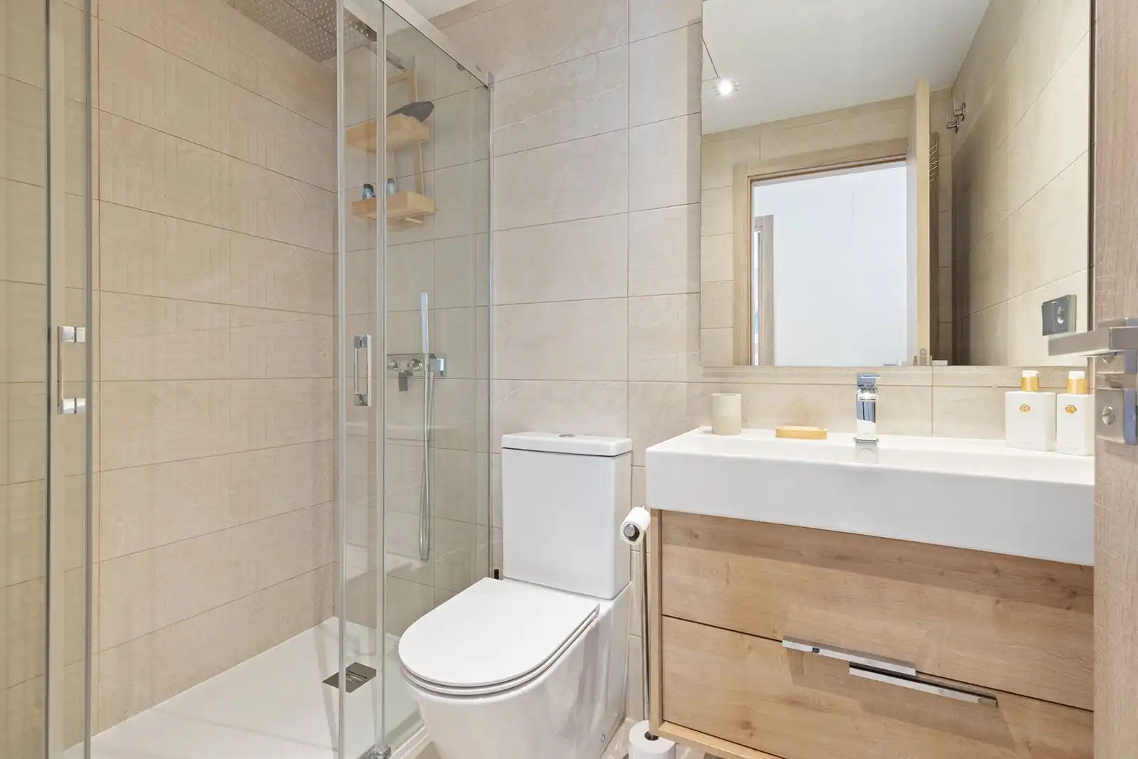 Bany de Apartament en venda en Casares amb Aire condicionat, Terrassa i Moblat