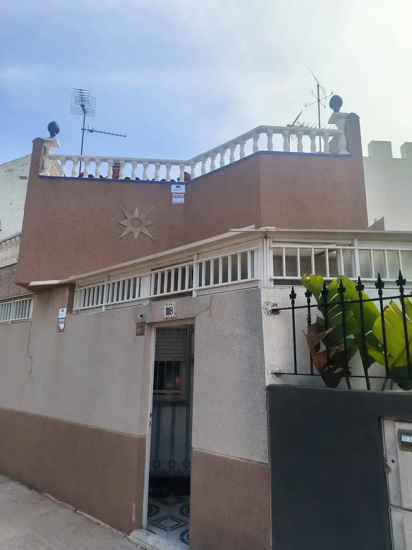 Vista exterior de Casa o xalet en venda en Los Alcázares amb Aire condicionat, Terrassa i Moblat