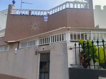 Villa avec balcon à vendre à Centro