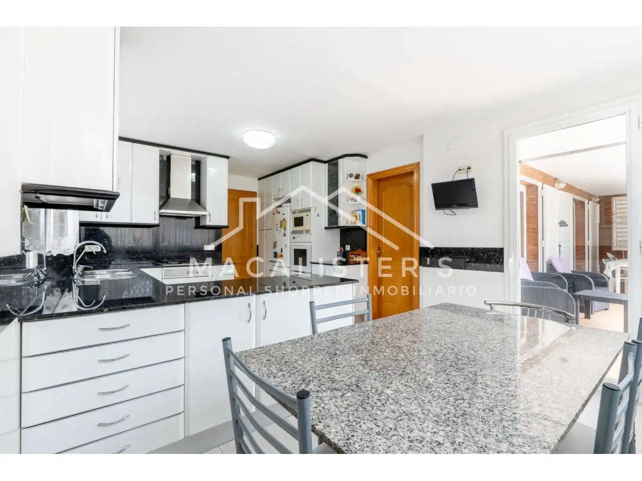 Kitchen of Houses for sale in El Masnou  with Heating, Private garden and Terrace