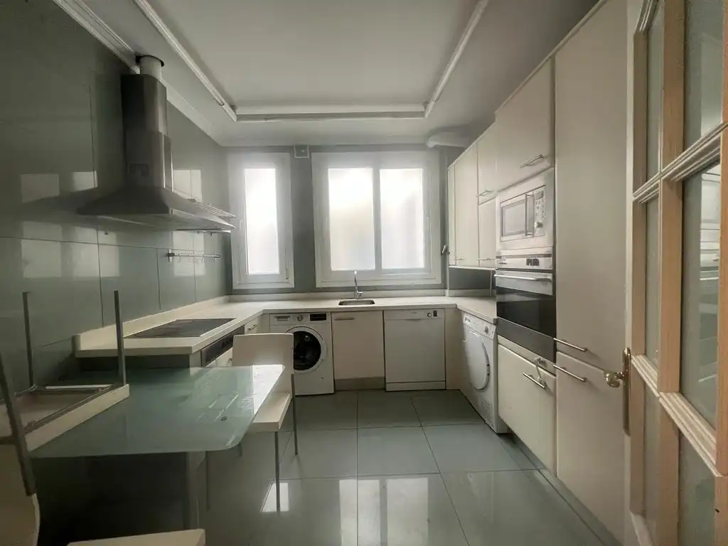 Cocina de Piso de alquiler en Bilbao  con Calefacción y Balcón