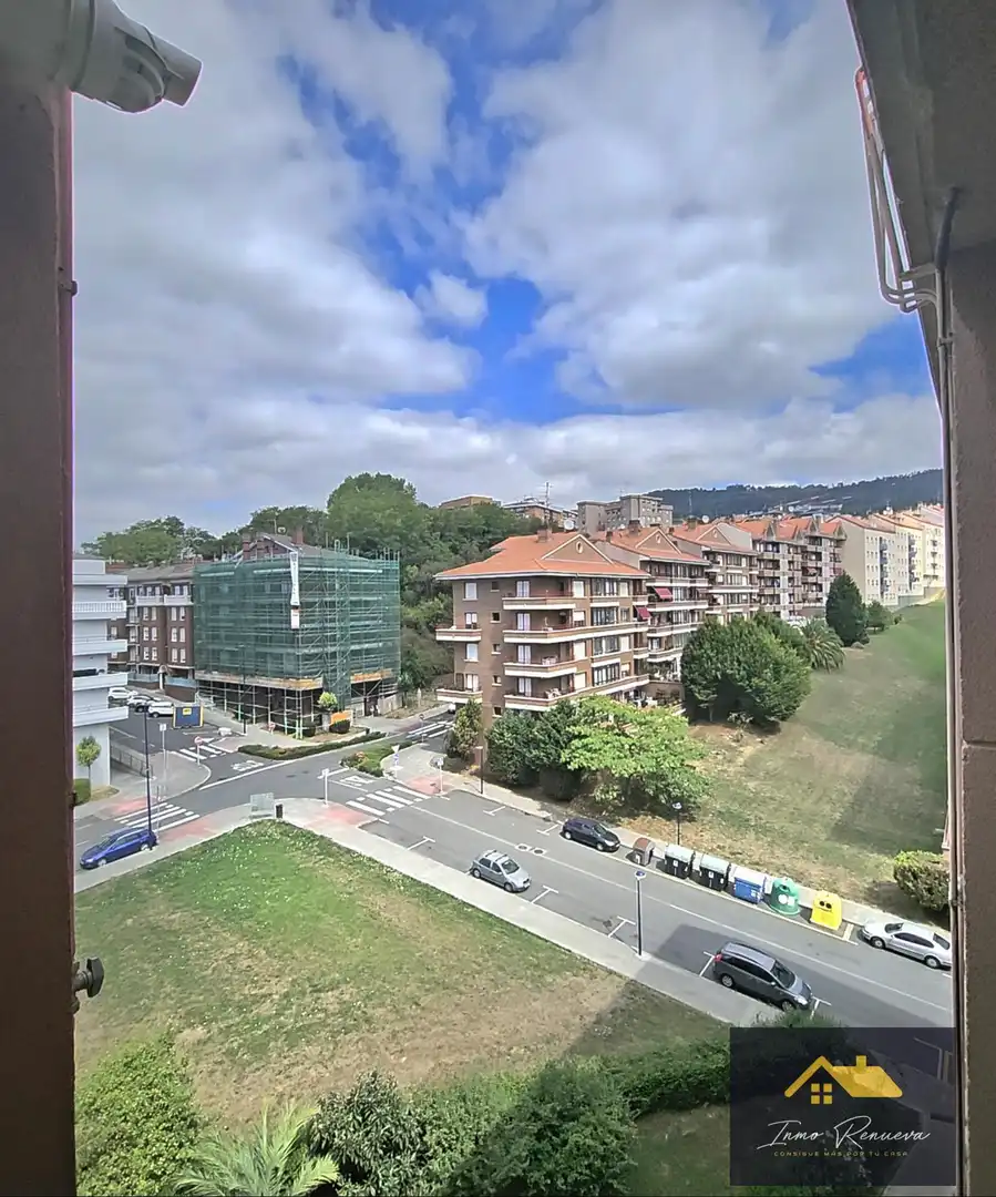 Exterior view of Flat for sale in Etxebarri, Bizkaia