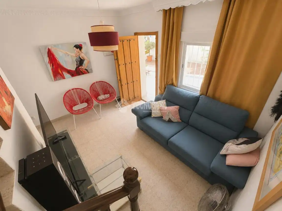 Sala de estar de Casa adosada en venta en Estepona