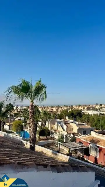 Vista exterior de Casa o xalet en venda en Rojales amb Jardí privat, Terrassa i Moblat