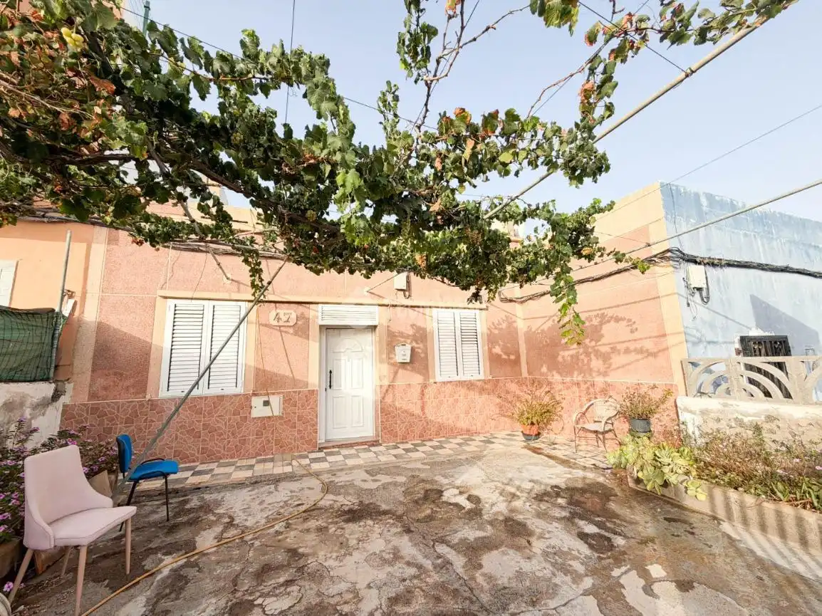 Vista exterior de Casa adosada en venta en El Goro - Ojos de Garza