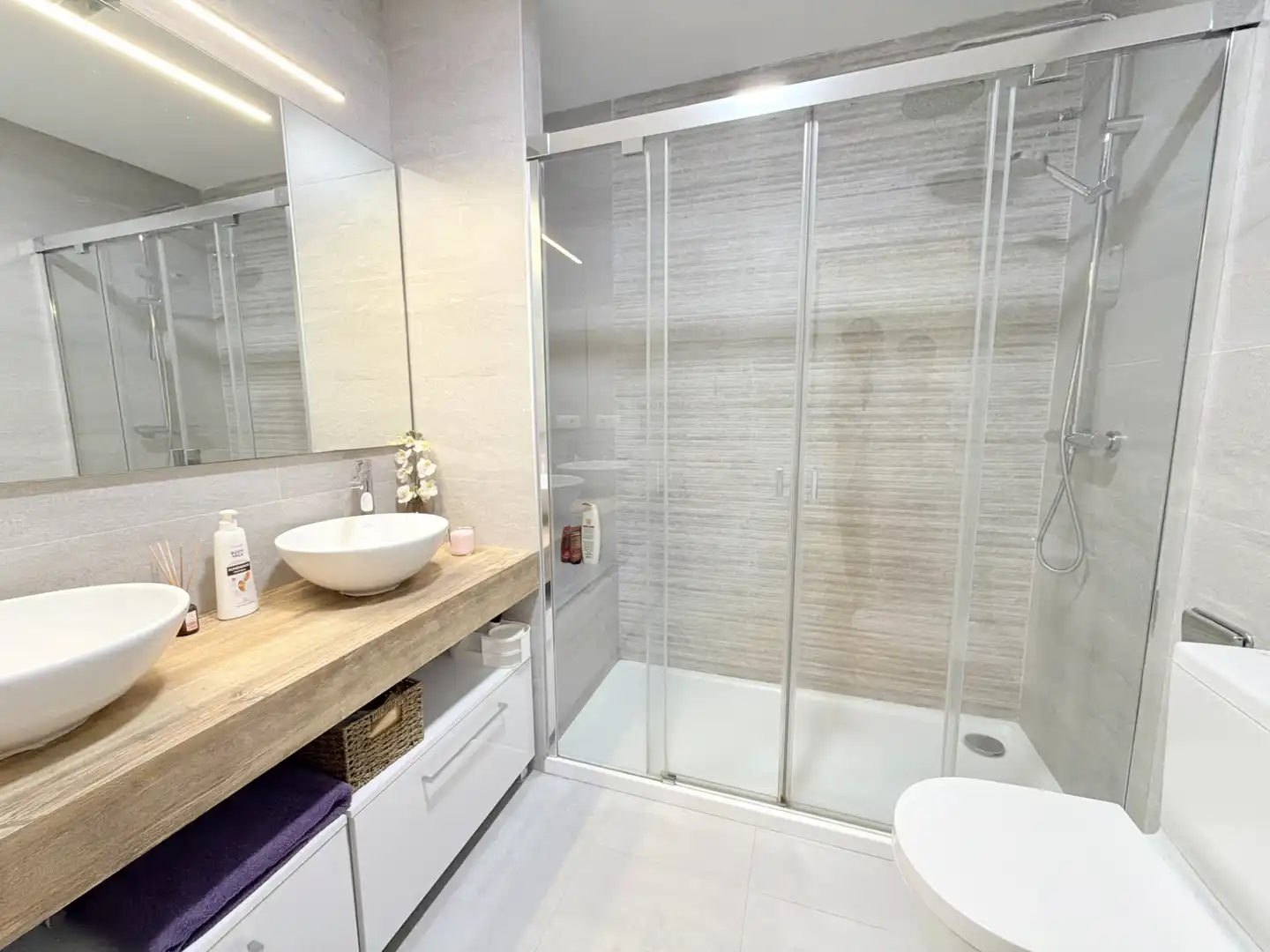 Baño de Casa adosada en venta en Espartinas con Aire acondicionado, Jardín privado y Parquet
