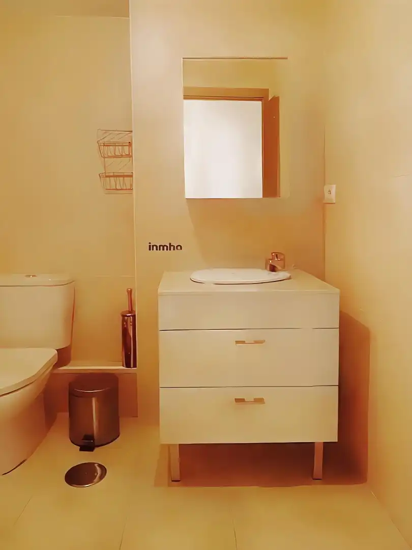 Badezimmer von Wohnung zur Miete in Sevilla mit Klimaanlage