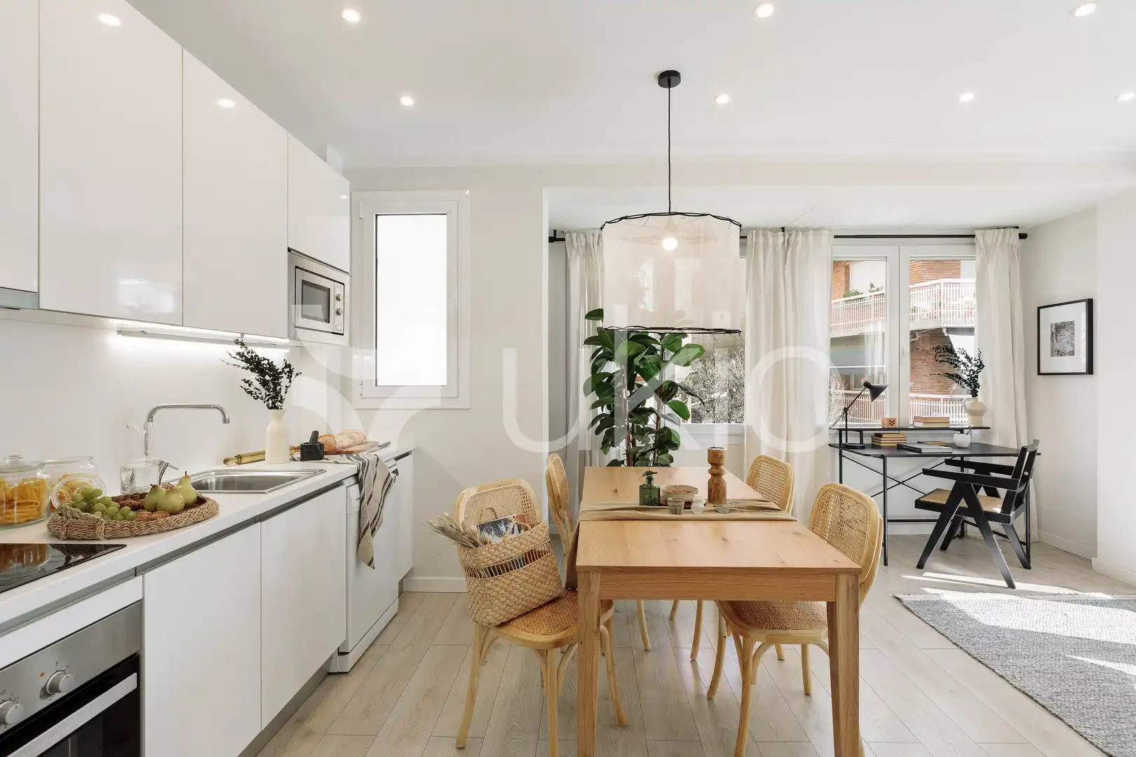 Cuina de Apartament de lloguer en Barcelona amb Aire condicionat, Calefacció i Moblat