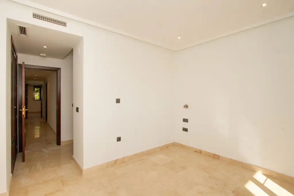 Bajo con piscina en venta en La Mairena, imagen 9