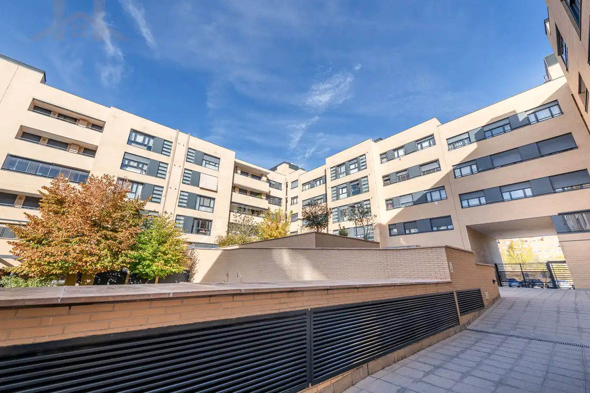 Vista exterior de Pis en venda en Alcobendas amb Aire condicionat, Calefacció i Parquet