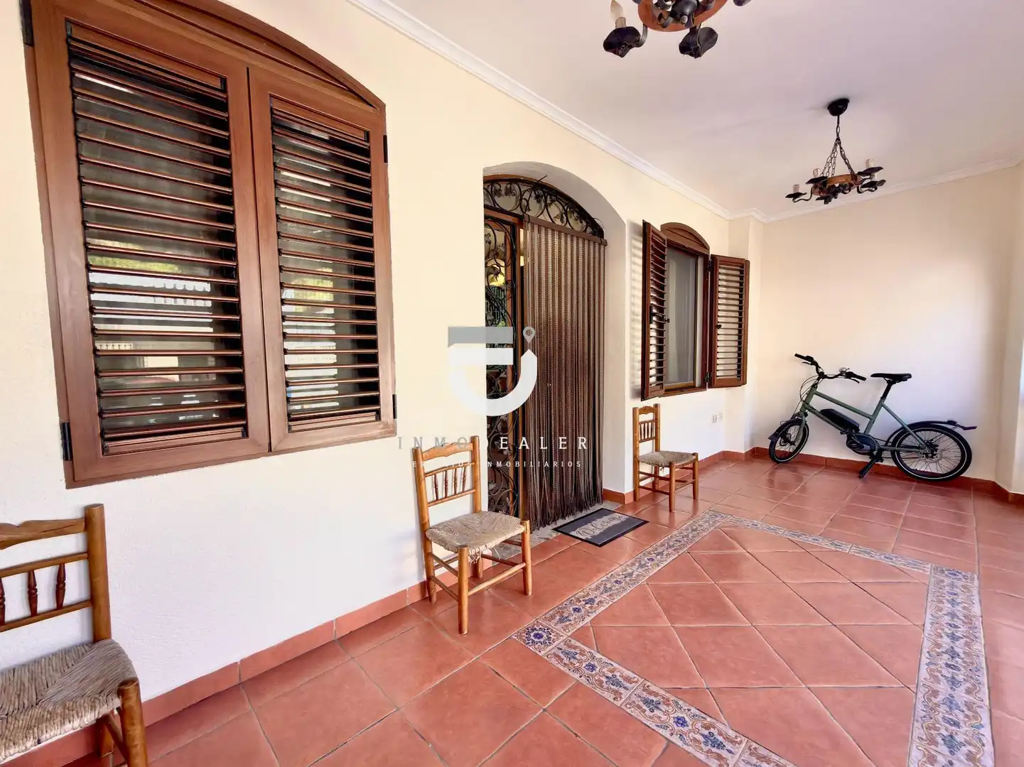 Terrassa de Casa o xalet en venda en Oliva amb Aire condicionat, Terrassa i Piscina