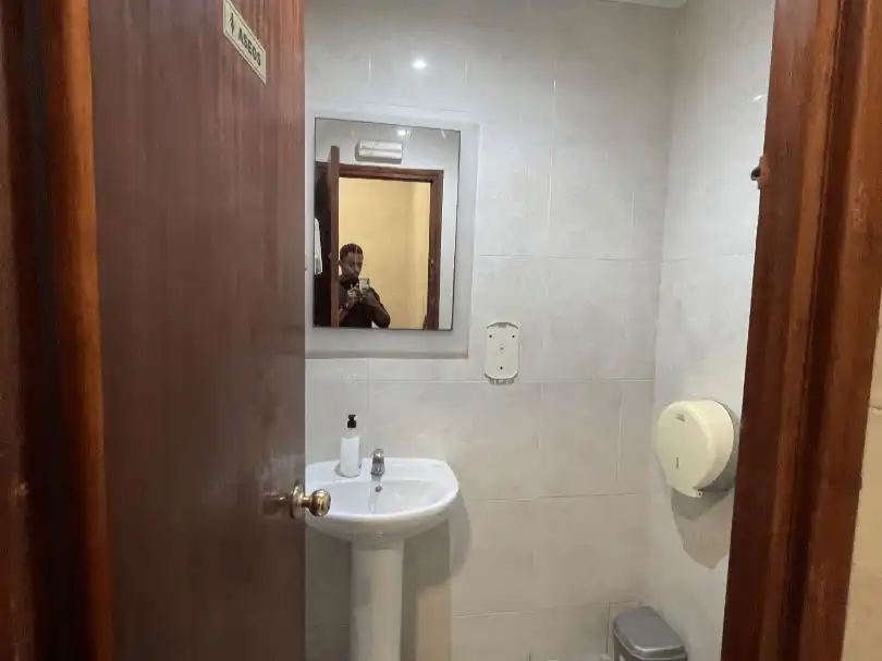 Badezimmer von Geschaftsraum zur Miete in Tortosa mit Terrasse