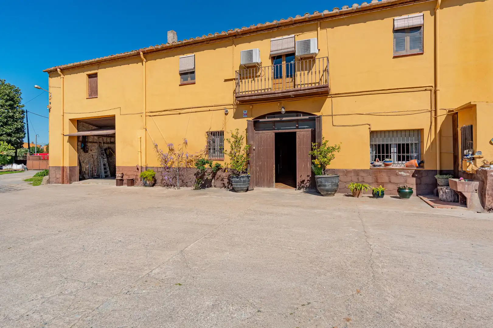 Vista exterior de Casa o chalet en venta en Verges con Aire acondicionado, Jardín privado y Piscina