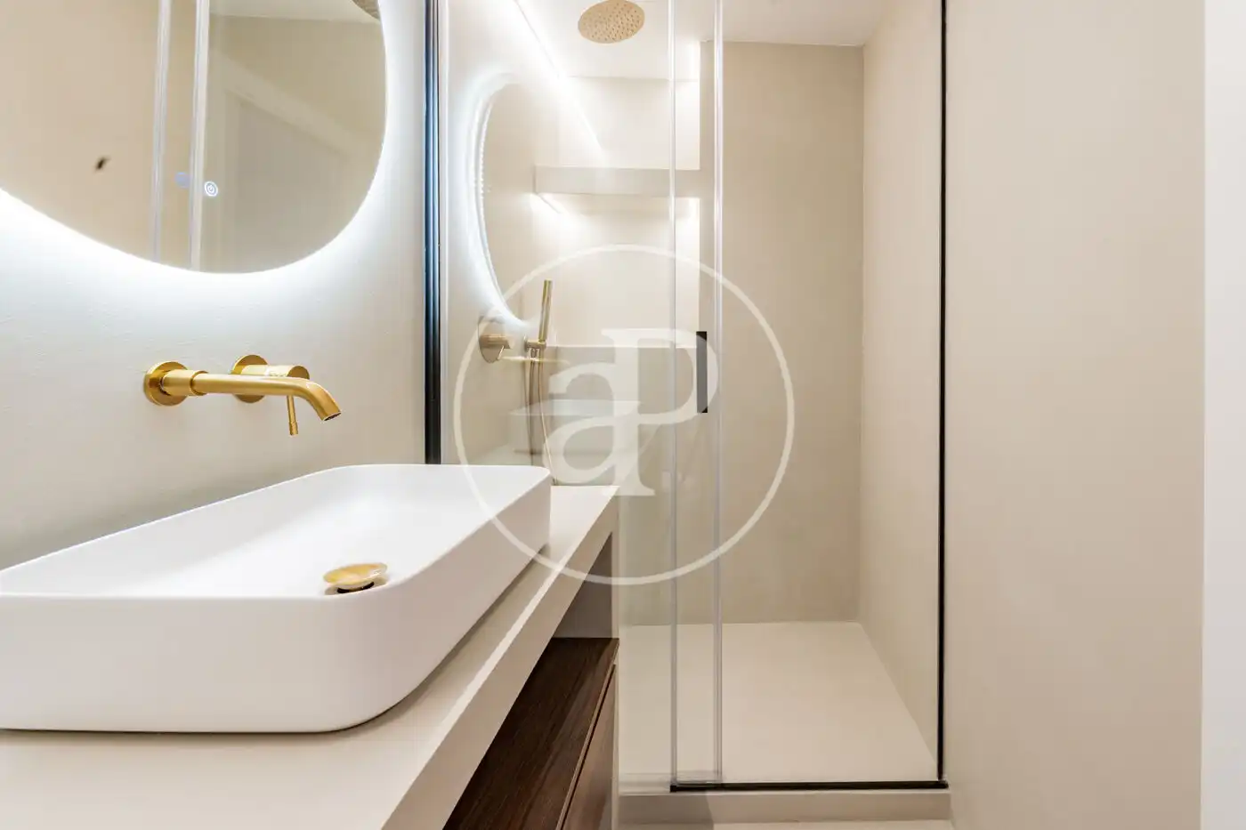 Baño de Piso de alquiler en Madrid con Aire acondicionado, Calefacción y Se aceptan mascotas