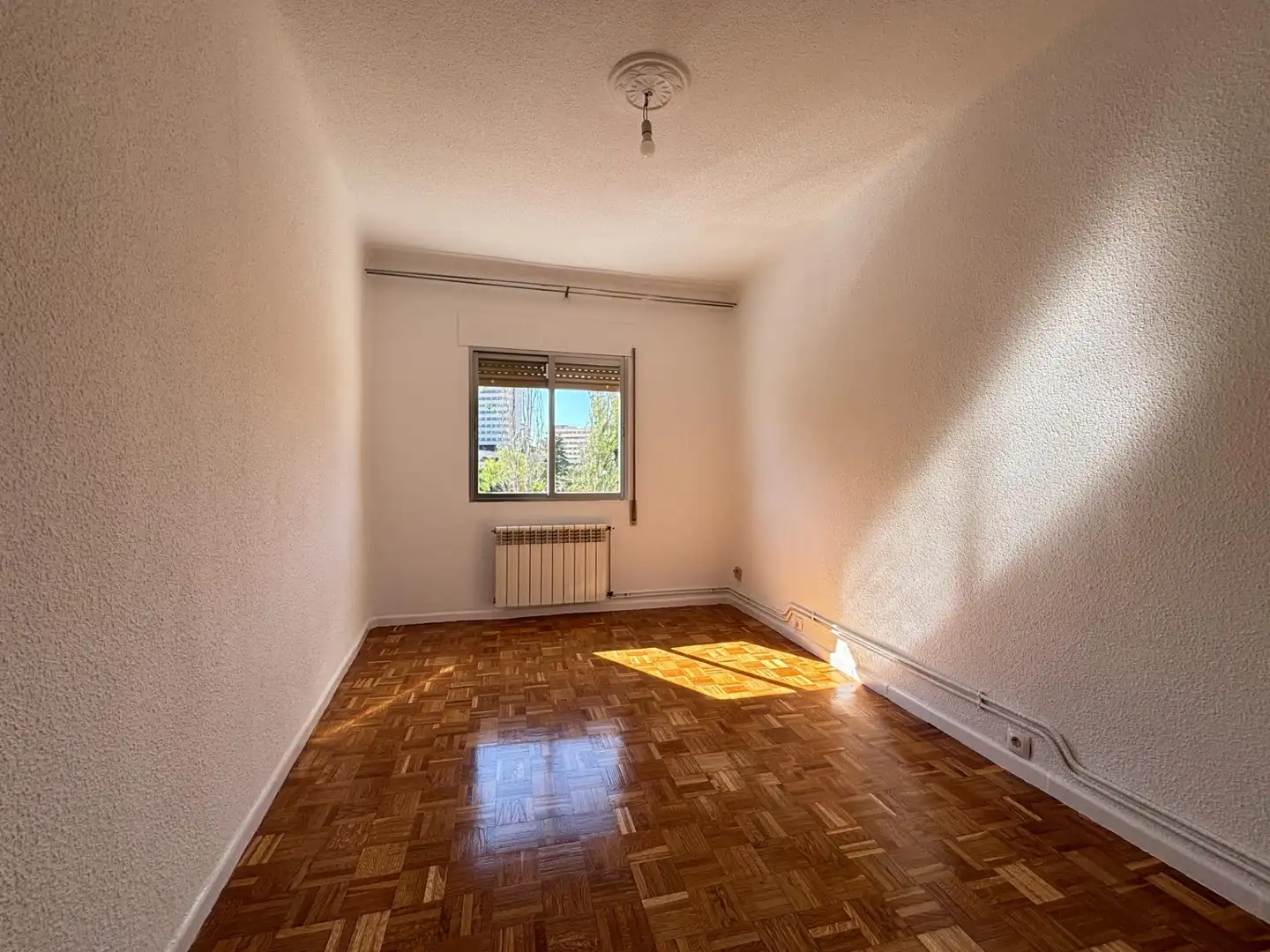 Bedroom of Flat for rent in Madrid  with Heating, Terrace and Alarm