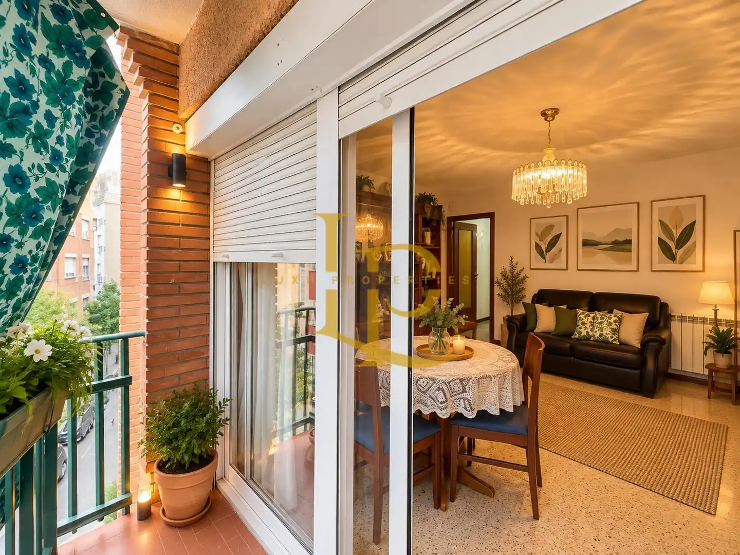 Terraza de Piso en venta en L'Hospitalet de Llobregat con Calefacción, Amueblado y Horno