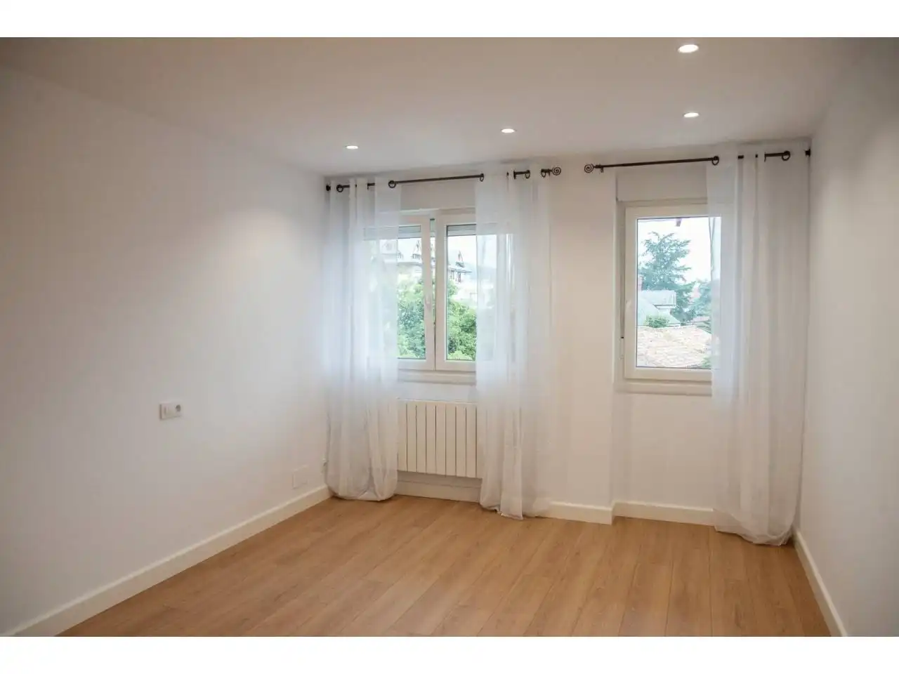Bedroom of Flat for sale in Laredo  with Heating