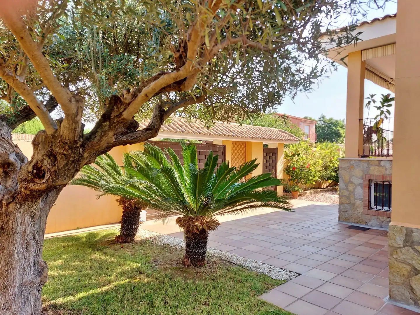 Garden of Houses for sale in La Pobla de Vallbona  with Air Conditioner, Heating and Private garden