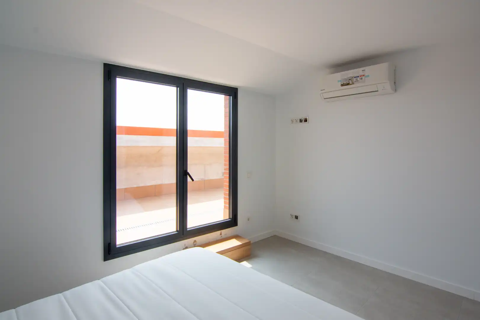 Schlafzimmer von Dachboden zur Miete in Castelldefels mit Klimaanlage, Heizung und Terrasse