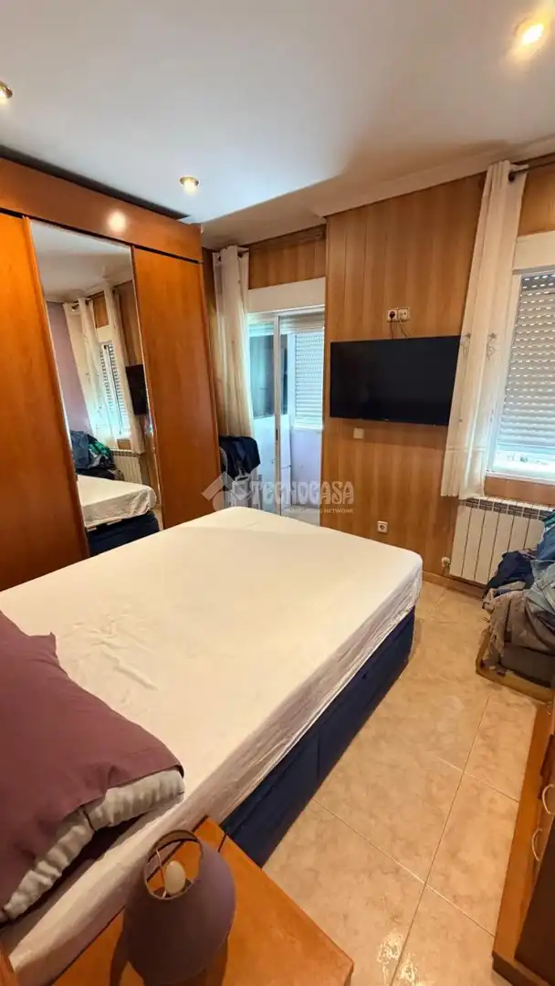 Habitación de Piso en venta en Madrid con Calefacción, Terraza y Balcón