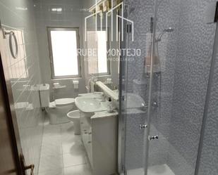 Bathroom of Flat to rent in Salamanca Capital  with Terrace and Balcony